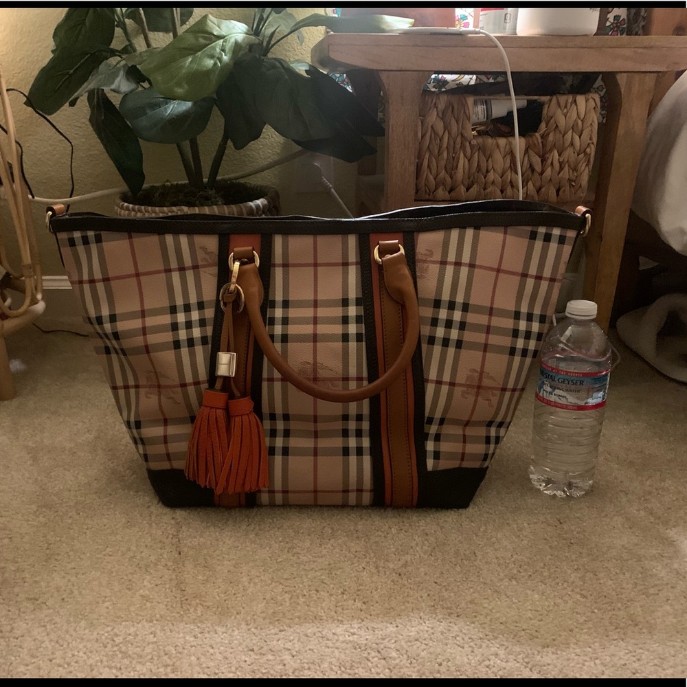 Burberry handbag - Picture 15 of 16